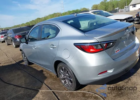 2019 Toyota Yaris Le z USA, uszkodzony, nr VIN 3MYDLBYV5KY502386